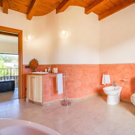 Holiday home 4 Bedroom Awesome In Caronia