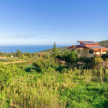 Holiday home 4 Bedroom Awesome In Caronia