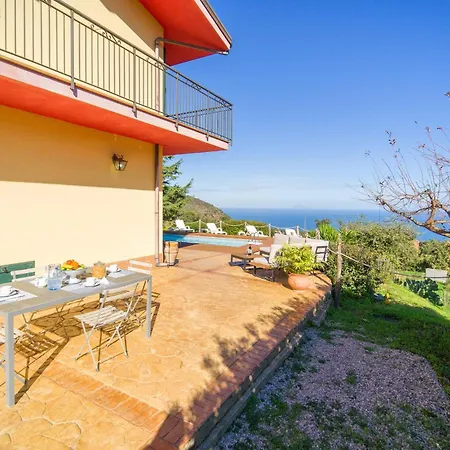 4 Bedroom Awesome In Holiday home Caronia