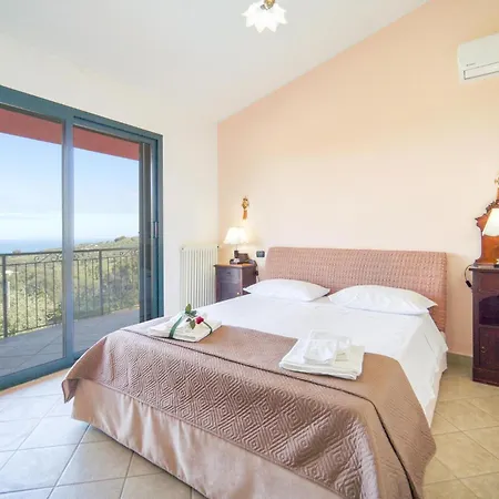Feriehus Awesome Home In Caronia *