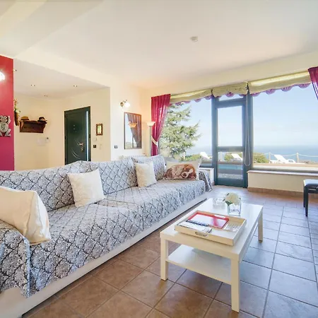 Feriehus Awesome Home In Caronia