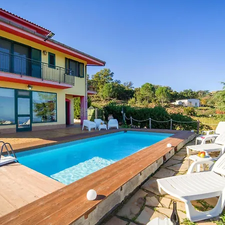 4 Bedroom Awesome In * 卡罗尼亚
