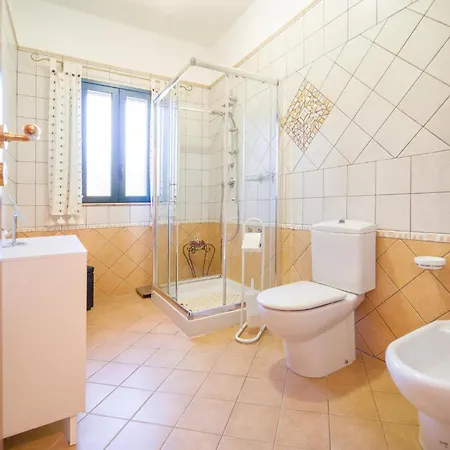Awesome Home In Caronia *