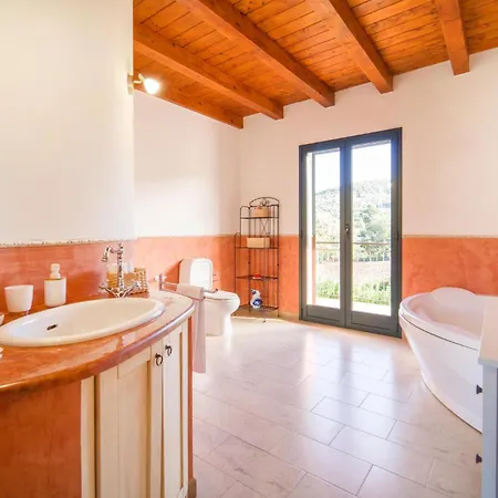Awesome Home In Caronia Feriehus *