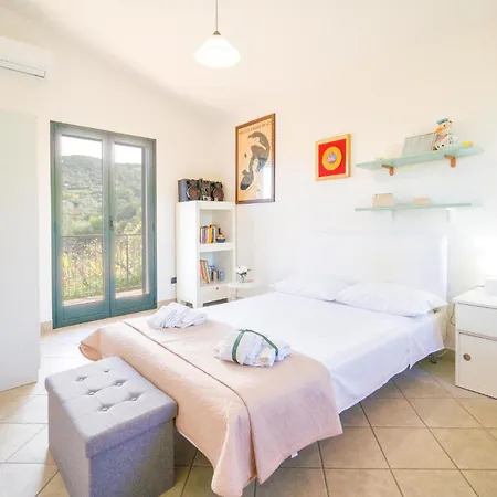 Awesome Home In Caronia Feriehus