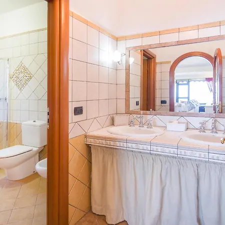 度假居 4 Bedroom Awesome In 卡罗尼亚