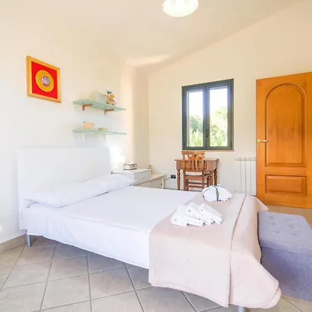 Awesome Home In Caronia *