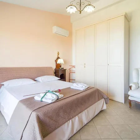 Awesome Home In Caronia