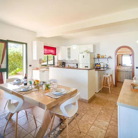 Awesome Home In Caronia *
