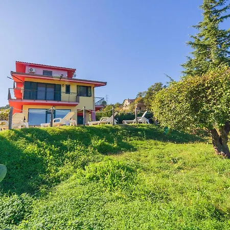 度假居 4 Bedroom Awesome In 卡罗尼亚
