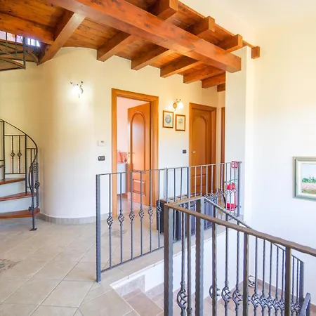 4 Bedroom Awesome In * 卡罗尼亚