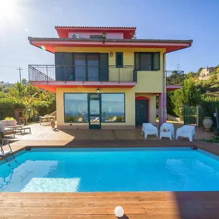 Awesome Home In Caronia Feriehus